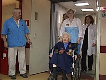 Врачи 13-й Городской больницы хотят поставить на ноги 95-летнего ветерана
