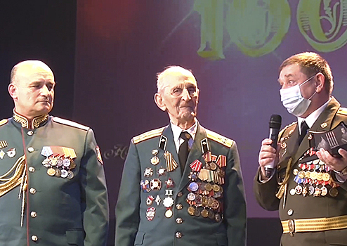 В 8-й общевойсковой армии ЮВО отпраздновали 100-летний юбилей ветерана Великой Отечественной войны Бориса Туманова