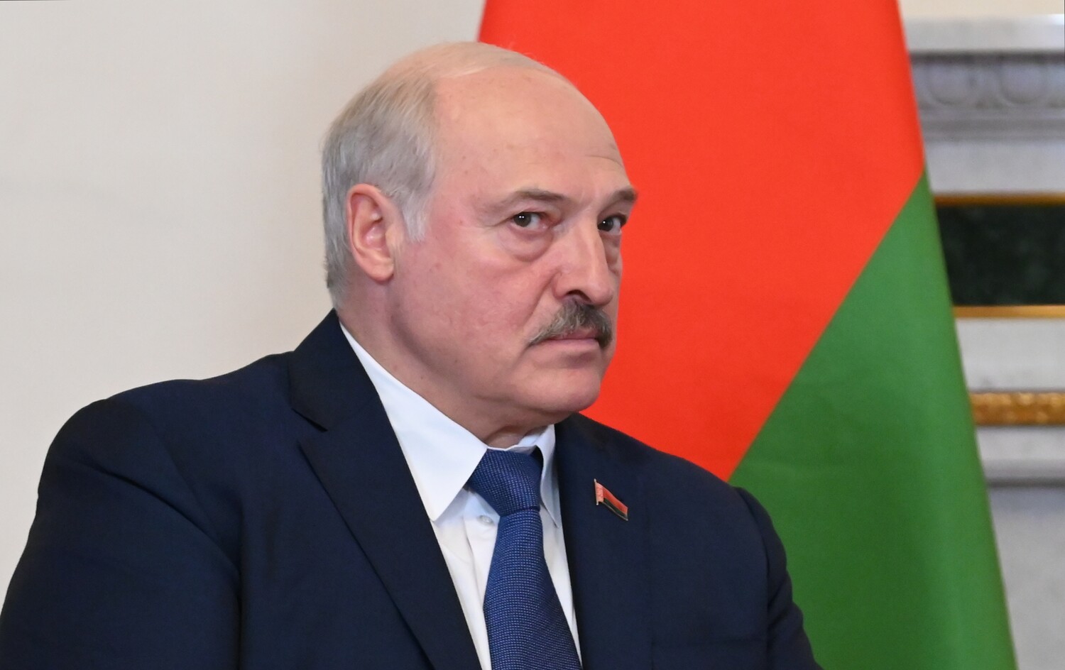 Лукашенко: около 90% белорусов осознают спасительность действующего «режима»