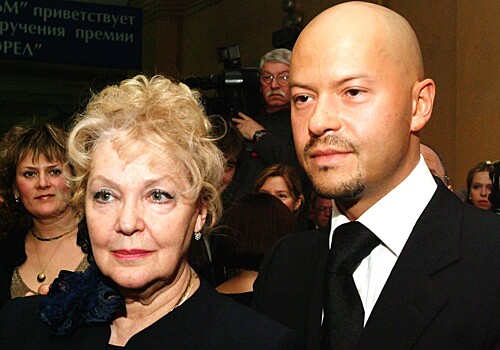 На могиле матери Федора Бондарчука начали появляться странные послания