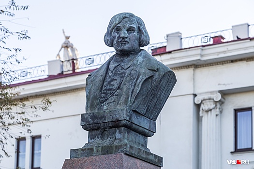 Бюст Гоголя: три переезда, две войны и выстрелы в спину