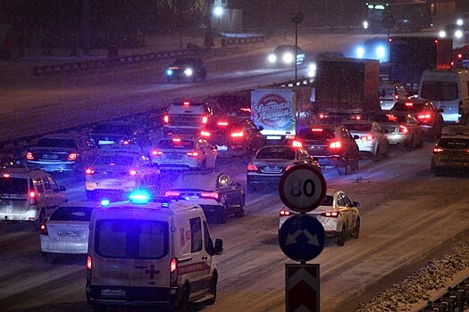 Несколько скорых попали в огромную пробку в Новой Москве