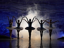 1 июня в летнем кинотеатре парка «Фили» телеканал RT представит фильм «Танец маленьких лебедей»