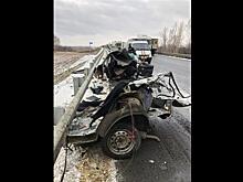 Lada Granta разорвало на две части после столкновения с большегрузом MAN