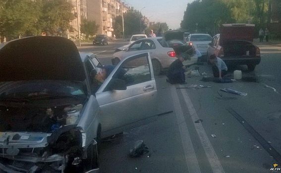 ДТП из пяти авто в Новосибирске - четверо пострадавших