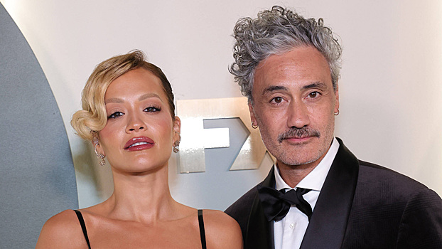 Тайка Вайтити и певица Рита Ора спродюсируют мюзикл о мошенническом фестивале