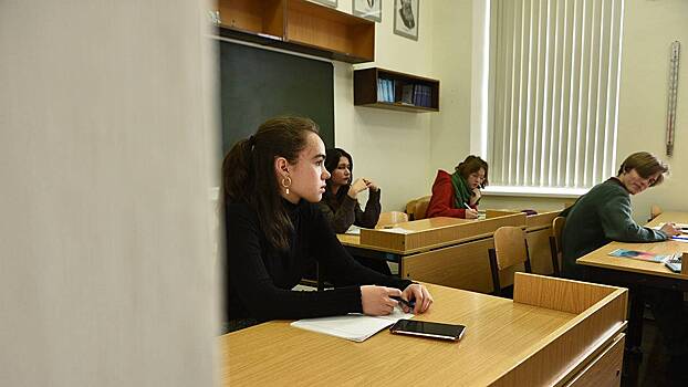 Стало известно, при какой погоде отменяют школьные занятия в Москве