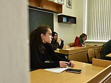 Стало известно, при какой погоде отменяют школьные занятия в Москве