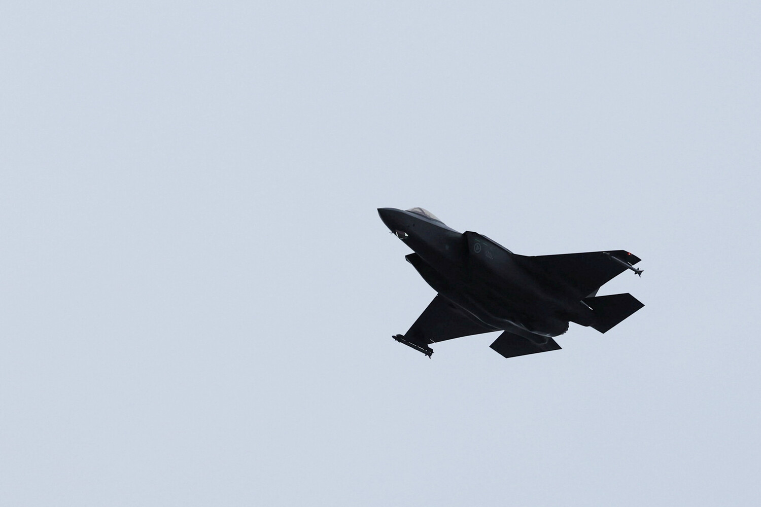 Flightradar: истребитель F-35 подал сигнал бедствия над ОАЭ