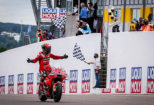 Баньяя выиграл Гран При Германии MotoGP, Маркес прорвался с 13-го на 2-е
