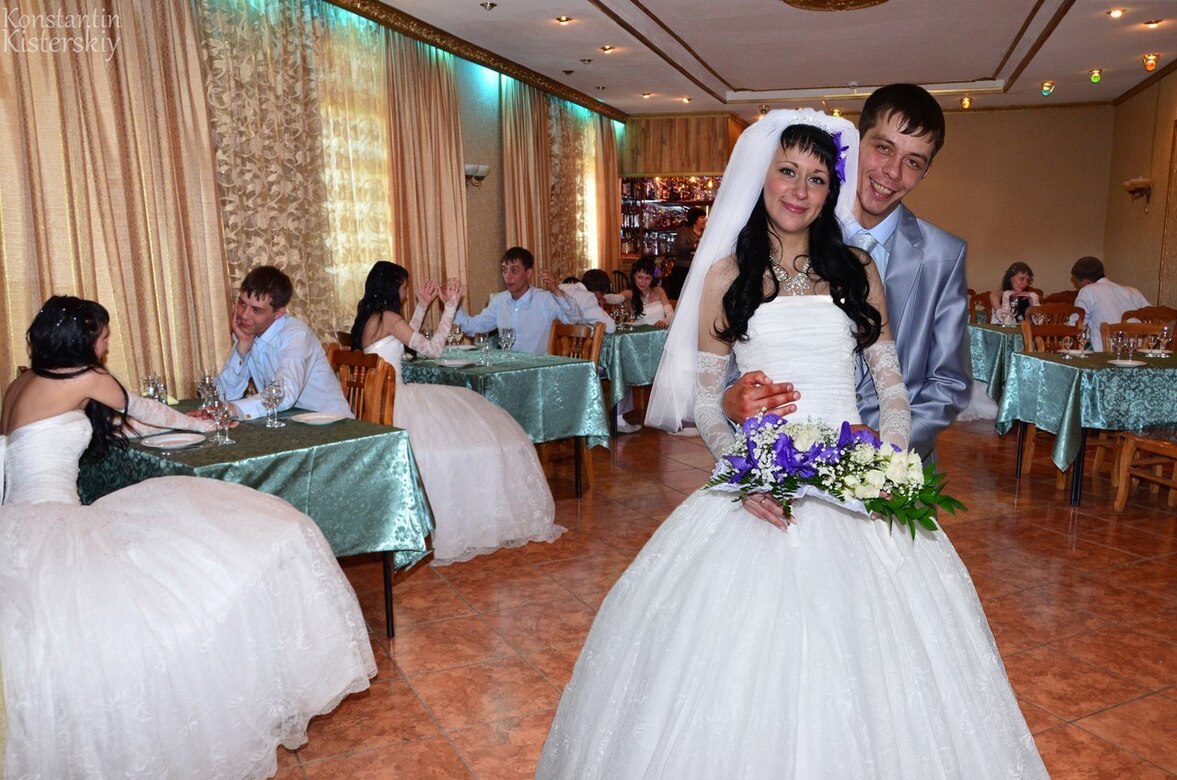 Свадьба не предусмотрена. Церемония в загсе. Смешные невесты. Свадьба не предусмотрена. Женитьба свадьба смешная.