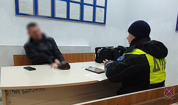 Автомобиль волгоградца отправили на спецстоянку за опасную езду