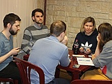 Знатоки приняли участие в международном тематическом турнире "Физики против лириков"