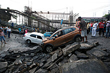 В Индии обрушился мост, есть пострадавшие