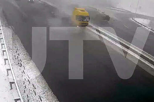 В Башкирии на видео попало, как большегруз врезался в легковушку с детьми