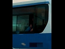 Челябинец на ходу справил нужду из окна пассажирского автобуса