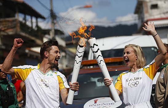 Гагарина и Билан приняли участие в эстафете олимпийского огня