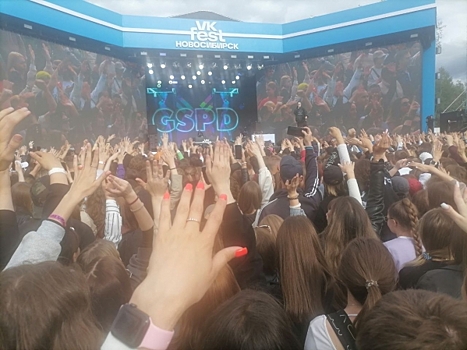 Огромные очереди образовались на VK Fest в Новосибирске