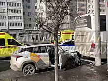 В Казани завели дело после наезда автомобиля на остановку