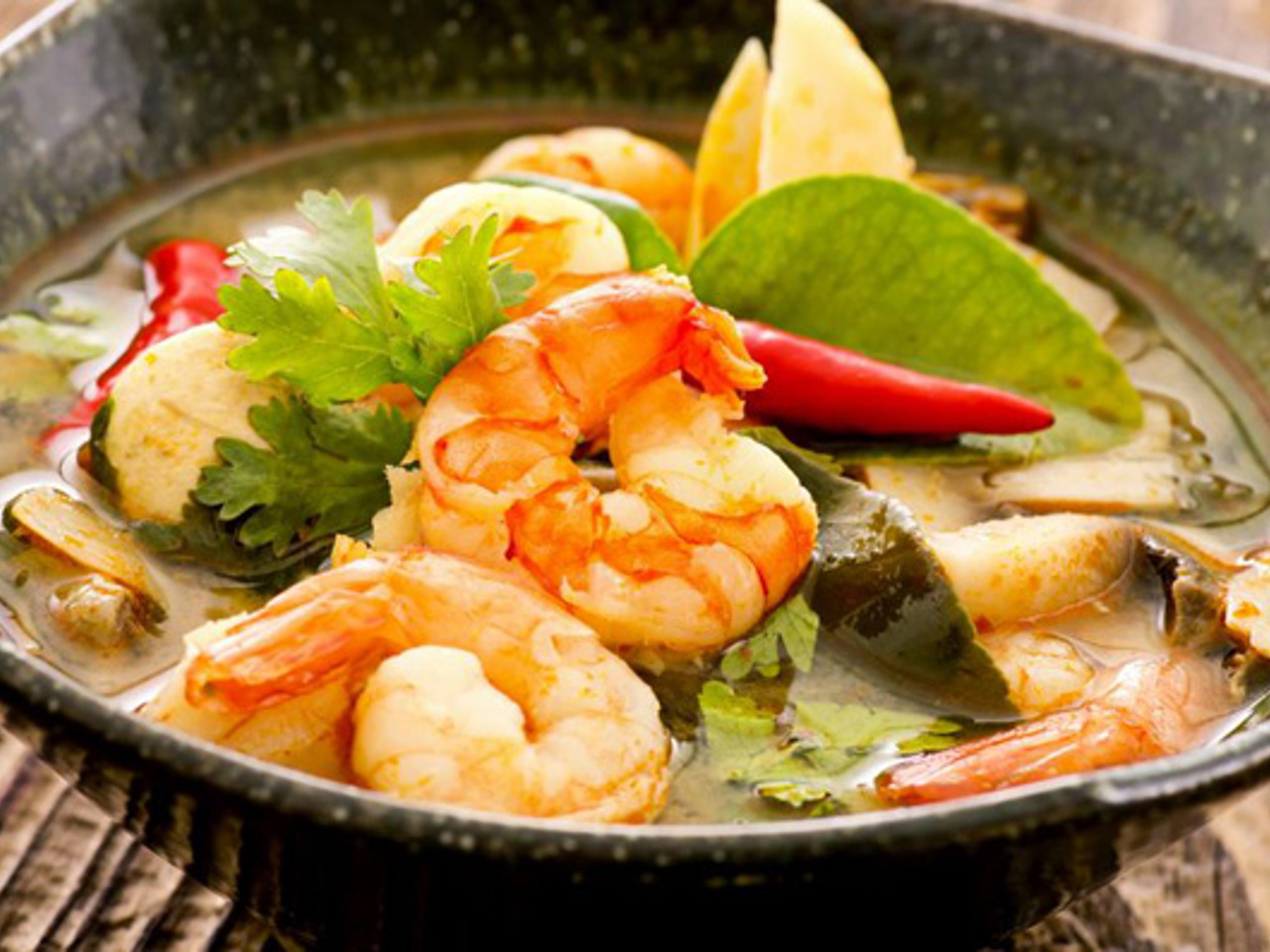 Ям это еда. Тайская кухня. Как по этикету правильно есть суп картинки. Суп том ям. Яме еда.