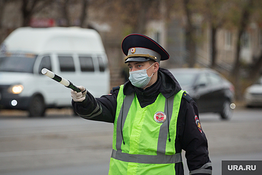 В Екатеринбурге машина снесла самокатчика
