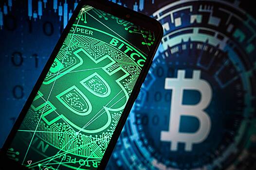 Стоимость биткоина поднялась впервые с 29 июля