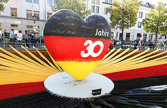 В ФРГ отметили 30 лет со дня объединения. Удалось ли Восточной Германии догнать Западную?