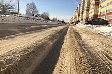 Автомобили застревают в колее на одной из новых улиц Барнаула