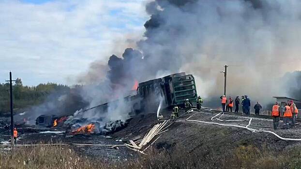 Водитель грузовика, столкнувшегося с поездом под Смоленском, погиб