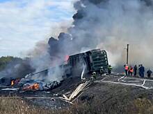 Водитель грузовика, столкнувшегося с поездом под Смоленском, погиб