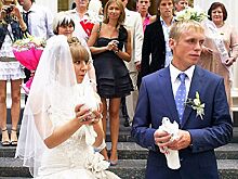 Какой была свадьба Дениса и Дарьи Глушаковых: друзей жениха избили, а платье невесты раскритиковали