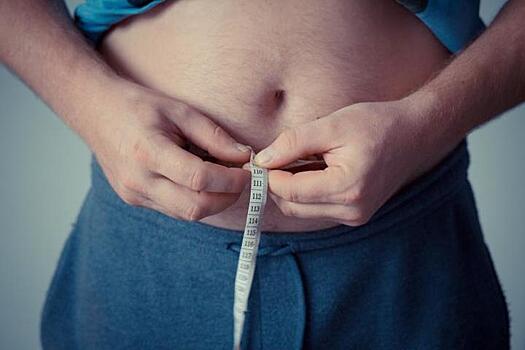 Специалисты назвали причины отложения жира на животе