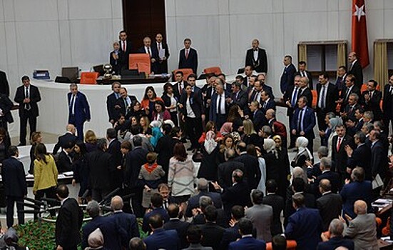 Парламент Турции одобрил поправки о президентской форме правления