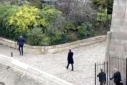 Макрон отказался распустить парламент и делает ставку на нового премьера