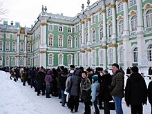 Видео: Петербуржцы стоят на морозе в очередях в Русский музей и Эрмитаж