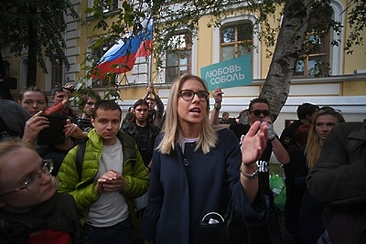 Мосгорсуд отменил домашний арест для Любови Соболь и Олега Навального