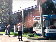 Троллейбус врезался в столб на юго-западе Москвы