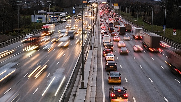 На МКАД ограничили движение после аварии с тремя автомобилями