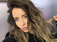 Надя Дорофеева сделала дерзкий маникюр с граффити и градиентом — и ты захочешь такой же