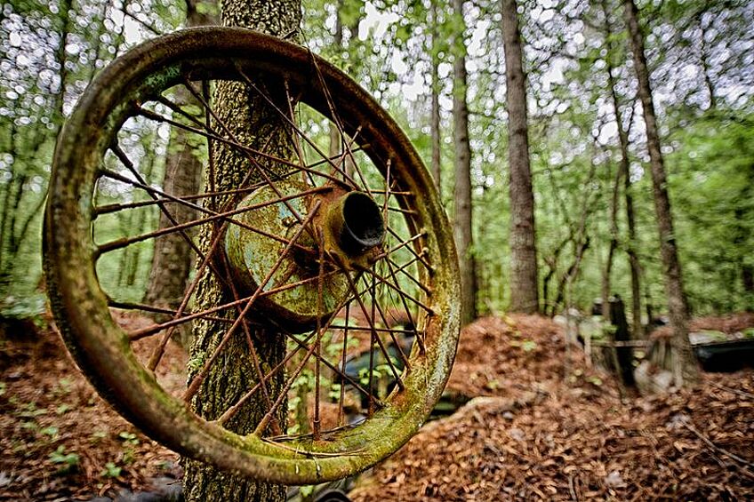 Многие покупатели в поиске запчастей уходили разочарованными, но когда Дина спрашивали, он говорил: «Все на продажу».