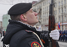 Морские пехотинцы готовятся к параду на Красной площади
