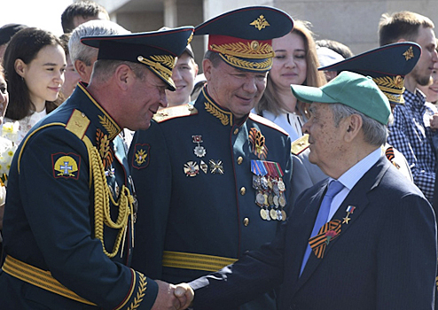 В День Победы около 2 тысяч военнослужащих приняли участие в торжественном шествии в столице Татарстана