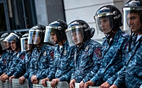 В центр Еревана стянули силы полиции