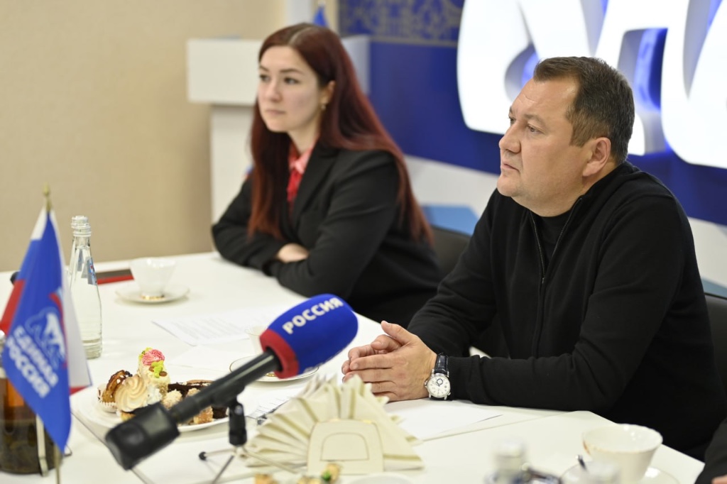 Максим Егоров пообщался с супругами мобилизованных участников СВО