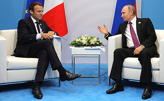 Во Франции допустили возобновление звонков Макрона Путину
