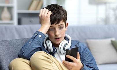 Мошенники начали массово звонить детям под видом учителя