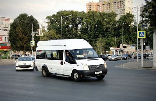 Пропускать ли отъезжающие от остановки маршрутки