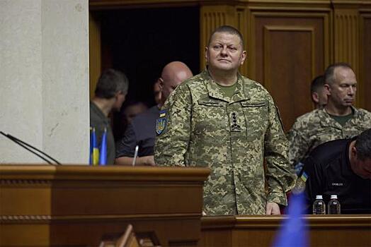 Экс-сотрудник Пентагона нашел странную деталь на видео с главкомом ВСУ Залужным