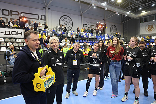 Юрий Слюсарь поддержал гандболисток ГК &laquo;Ростов-Дон&raquo;
