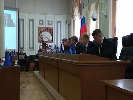 Костромские депутаты одобрили закон о смягчении наказания за парковку на газонах